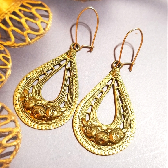 Antique Gilded Sterling Silver Cannetille Reppousse Earrings - Picture 3 of 6